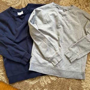 Lot of 2 Hanna Andersson crewneck sweatshirts.